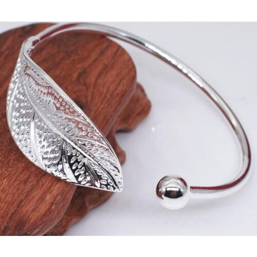 OneckOha Bracelets With Pendants