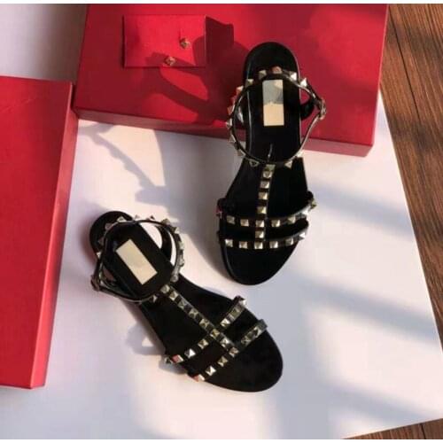 2021 summer new V flat beach shoes women seaside jelly shoes non-slip rivets studs flat sandals