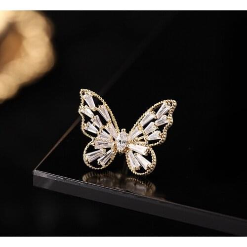 Japan and South Korea hollow cute butterfly brooch elegant sweet collar pin suit coat accessories thorn horse pin party brooch