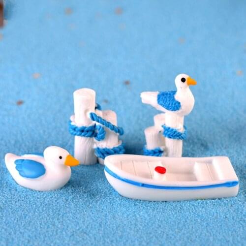 ZOCDOU 1 Piece Mediterranean White Blue Wood Pile GullSeabird Small Statue Figurine Crafts Figure Ornament Miniatures Decoration