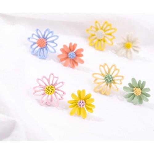 INS Tiny Daisy Flower Stud Earrings for Women 2020 Summer Bohemia Jewelry Sweet Earring Mujer Vintage Charm Brincos Wholesale