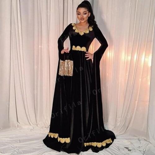 Middle East Arabic Dubai Prom Dresses Black 2021 Long Sleeves Velvet Gold Applique Kosovo Albanian Caftan Evening Party Gowns