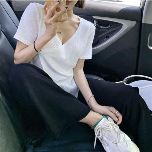 Large French top in summer shows a sense of thin and high street design, and the minority T-shirt is slim, solid and simple