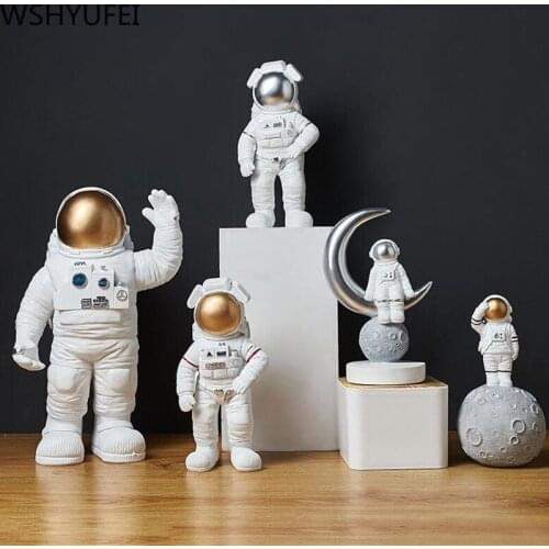 Fashion-Space Man Astronaut Sculpture Figurine Resin Decoration Living Room Office Home Book table Decoration Accessories