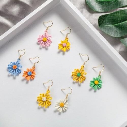 New 2020 Korean Daisy Flower Drop Earrings Summer Beach Party Metal Statement Earring for Woman Boho Fashion Jewelry Girl Gift
