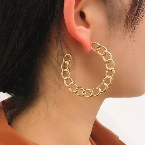 Hollow Links Stud Earrings for Female Gold Color C-shaped Metal Studs Women Fashion Earrings aretes de mujer modernos 2021