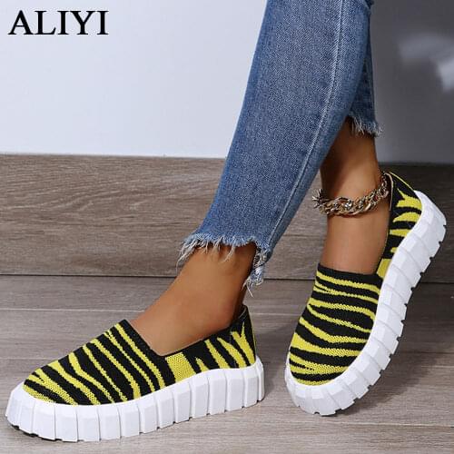 Women Retro Flats 2021 Spring New British Style Elastic Ladies Slip On Casual Loafers Waterproof Comfy Female PU Leather Shoes
