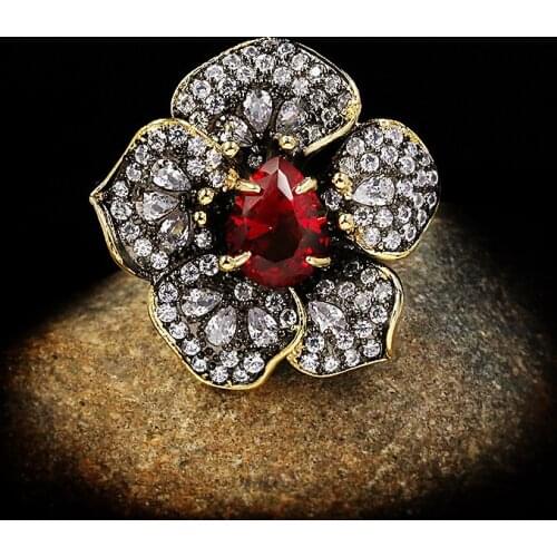 Classic Ladies Black Gold Jewelry Flower Ring Inlaid Red Zircon Luxury Flower Ring New Ladies Ring Jewelry Wedding Ring