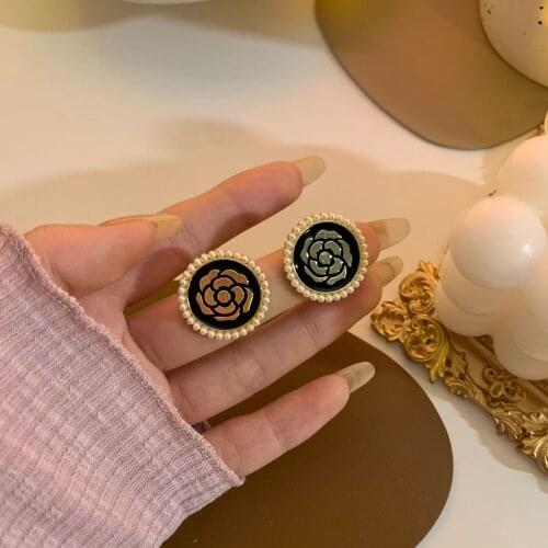 Vintage Simulated Pearl Flower Round Stud Earrings For Women Elegant Non-piercing Ear Clip Earrings Boucle D'oreille Jewelry