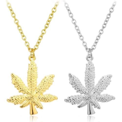 Korean Metal Maple Leaf Pendant Necklace Long Chain Necklaces for Men Women Hip Hop Street Couples Pendants Jewelry Accessories