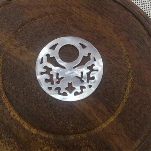 10pcs very hot mother-of-pearl large size 30mm white butterfly shell hollow round butterfly natural shell wholesale