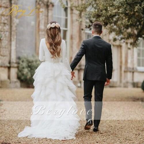 Berylove White A Line Wedding Dress V Back Layered Fluffy Bridesmaid Tulle Dress High Waist Court Train Bridal Dress Marriage