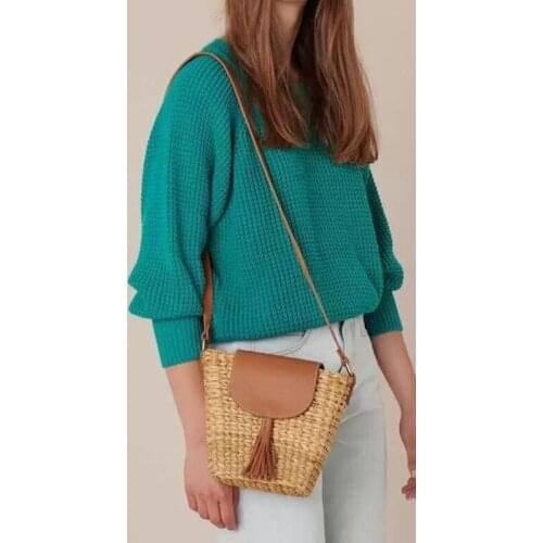 2021 New Straw Messenger Bag Female Woven Literary Small Trapezoid Shoulder Handheld Wild Beach Bag
