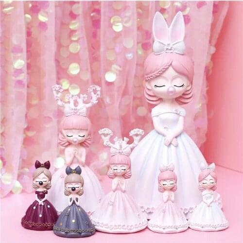 Nordic luxury decorative resin girl figurine ornaments for Modern Home living room decoration art figurines for interior gifts