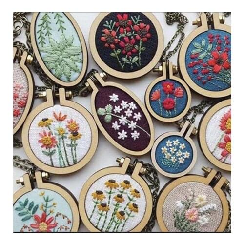 Wooden Mini Embroidery Hoop Black Chain and Matel Ring Frame Small Hand Stitching Hoop Cross Framing Hoop Wood Earring