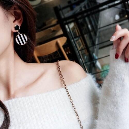 Korean retro geometric earrings black and white color earrings long round earrings female accessories