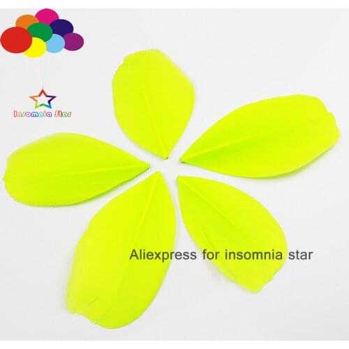 100pcs Natural dyeing Fluorescence Goose Feather 5-7cm DIY feathers for crafts decorfor jewelry making Wedding decoration Plumas