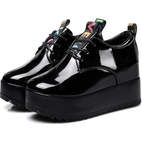 Spring and Autumn Round Toe Womens Platform Casual Shoes Lacquered Women Flat Shoes Wedges Ladies Flat Sneakers