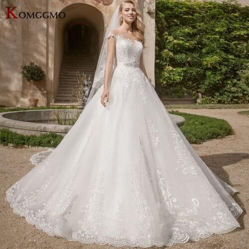 Luxury Chapel Train Embroidery Appliques Tulle Cap Sleeve Bridal Ball Gown 2021 New Arrival O-Neck Button Back Wedding Dress