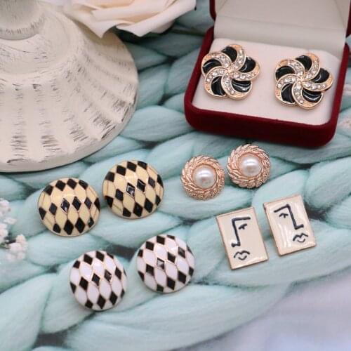 Creative Designs Black Classic Earring-Stud Pendiente Rhinestone Pretty Petal Brincos Wedding Gift For Mujer