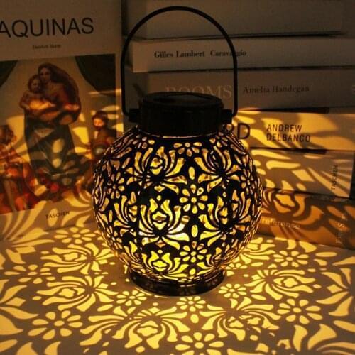 Retro Solar Lantern Lights Outdoor Garden Hanging Lights Metal Leaf Pattern Lights Lamp for Courtyard Walkway Waterproof Landsc