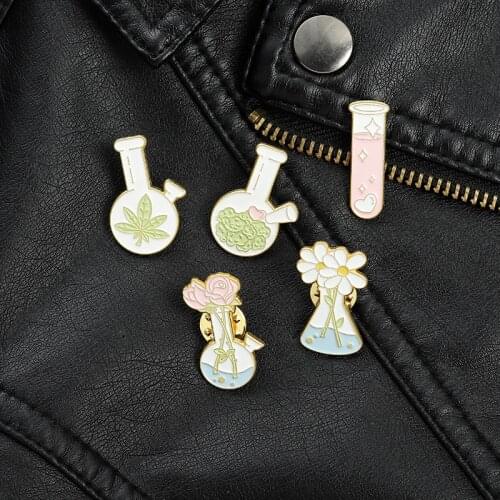 Flower Lapel Pins Fashion Cartoons Enamel Badges Women Large Brooches For Backpack Cute Anime Hijab Pin Decorative Badges Brooch