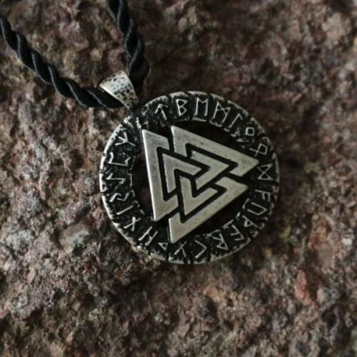 20pcs wholesale Slavic Norway Valknut pagan amulet pendant Men necklace Scandinavian Odin 's Symbol of Norse Viking Warrior