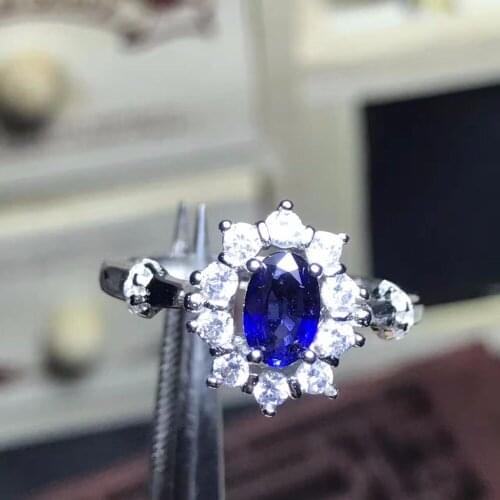 Natural sapphire Ladies Ring real 925 Silver The color is pure and the quality of the blue is good. The shopkeeper recommends