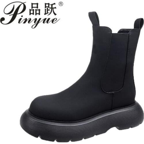 Women Cool Chelsea Ankle Boots Winter Chunky Platform Boots Lady Metal Letter Luxury Designer Booties Gothic Fashion Shoes