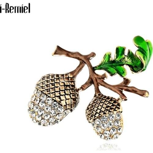 Natural Hazelnut Pine Corsage Brooch Jewelry Luxury Ancient Gold Plant Cute/Romantic Retro Suit Coat Pin for Women Accessories