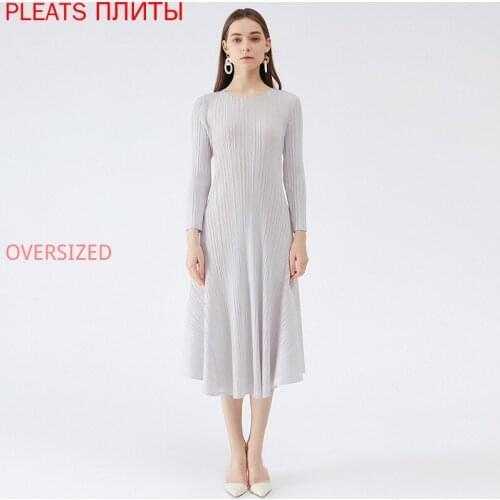 2021 Spring New Female Korean MIYAKE Womens Solid Color Round Neck Dress French Temperament Slim Pleated Mid-length Dress