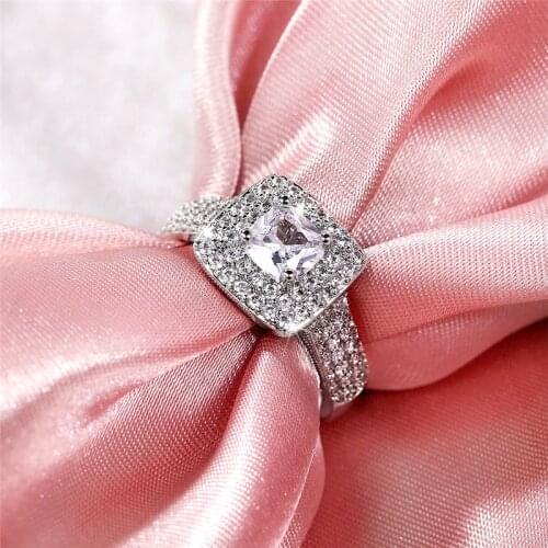 Huitan Elegant Female Party Rings Full Shiny Cubic Zirconia Stone Simple Design Fashion Women Ring Statement Jewelry New Arrival