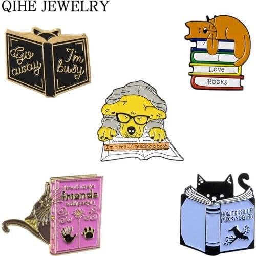 Books Lovers Enamel pins and Brooches Cartoon Dog Cat Animal Reading Bookworm Badges Alloy Pin Denim Shirt Clothes Jewelry Gift
