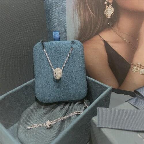 Hot buy new product small wild waist pearl necklace light luxury retro French clavicle chain temperament senior sense womens bi