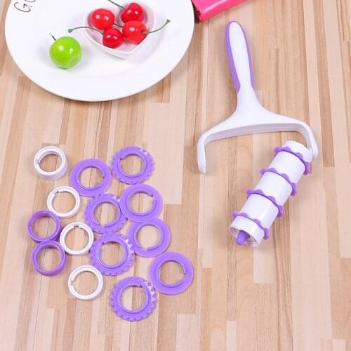 Laciness Fondant Cake Roller Idler Wheel Plastic Hobbing Cutter Biscuit Cake Tools Sugar Icing Pastry Decotation Mould MX274