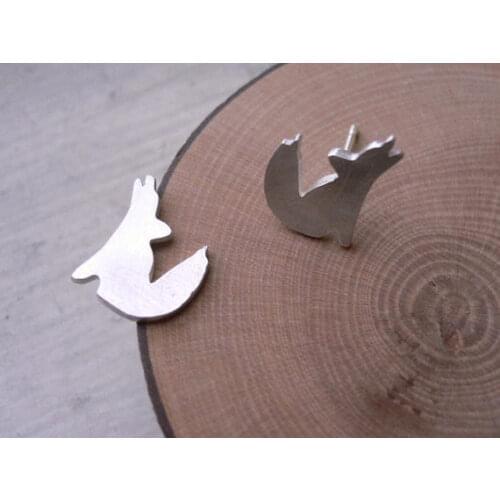 Shuangshuo Coyote Stud Earrings for Women Howling Wolf Silhouette Earrings Female Puppy Animal Earrings pendientes hombre ED073