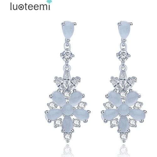 LUOTEEMI Luxury Womens Fashion Milky Flower Stud Earrings Sweet Romantic Style Jewelry For Christmas And Thanksgiving Brincos