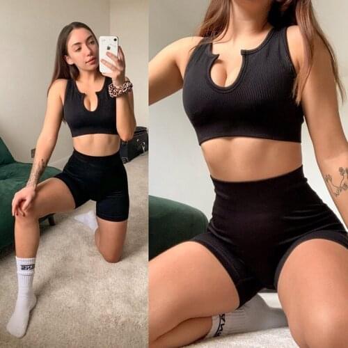 2021 New Fashion Seamless Yoga Workout Clothes Pit Strip Tight-fitting Peach Hip Womens Yoga Suit