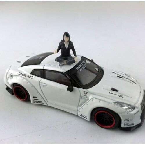 1/64 scale Car model accessories resin doll dolls girl sitting on the hood crying figure doll model accessory models display toy