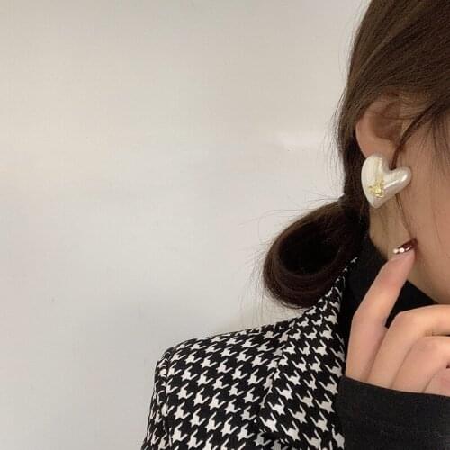 Woman Earrings New HOT Tiny Geometric Love Sweet personality Resin Rhinestones Fashion Design Stud Earrings Girls Jewelry