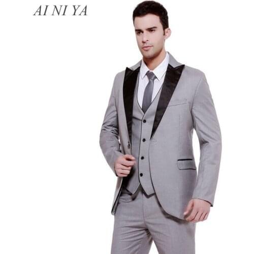 New Amazing Three Piece Mens Formal Suits Custom Made Light Grey With Peaked Lapel Wedding Dress Tuxedos (Jacket+Pants+Vest)