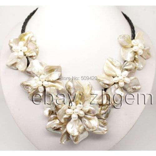 Free Shipping Wholesale>>>natural white pearl shell mother of pearl 5 flower pendant necklace 18" long