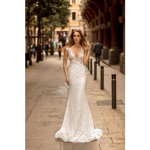 2020 Mermaid Wedding Dresses Sexy V Neck Capped Sleeve Lace Appliques Bridal Gowns Button Back Sweep Train Wedding Dress