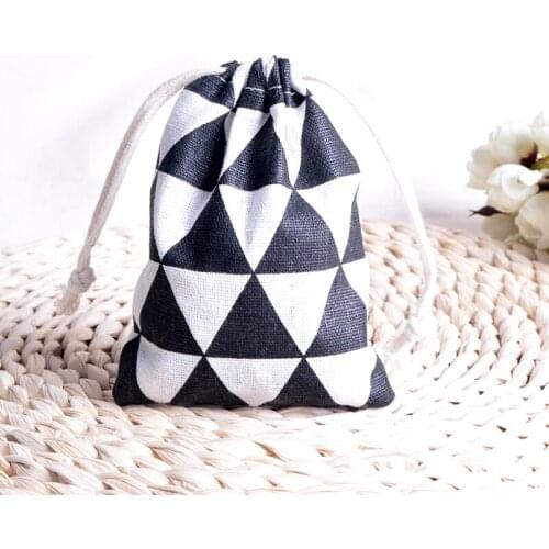 10pcs/lot Linen Cotton Bags 3 sizes Black Triangle Party Wedding Favor Boutique Charms Jewelry Packaging Bag Muslin Gift Pouches