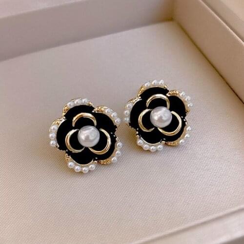 2021 South Korea New Exquisite Retro Metal Camellia Pearl Earrings Temperament Simple Versatile Earrings Female Jewelry