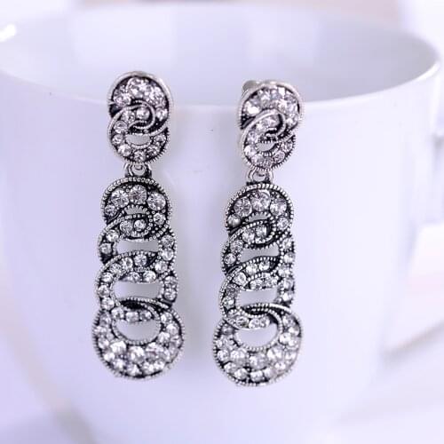 LUBOV Novelty Interlink Circles Pendant Dangle Earrings Sparking Rhinestone Decoration Drop Earrings Exaggerated Women Jewelry