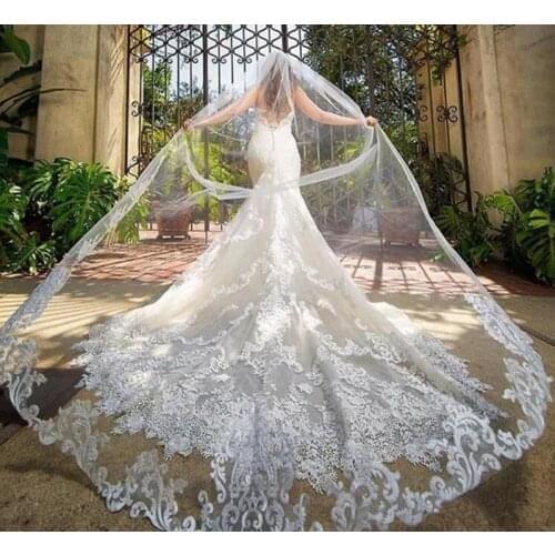 Custom Made 4M Bridal Veils With Lace Applique Edge Long Cathedral Length Wedding Veils One Layer Tulle Bridal Veil With Combs