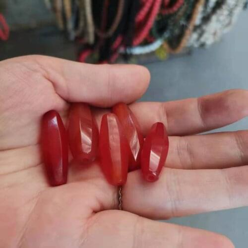 Collection of old objects left over from history during the foreign exchange period, natural colored beads dzi from West Asia