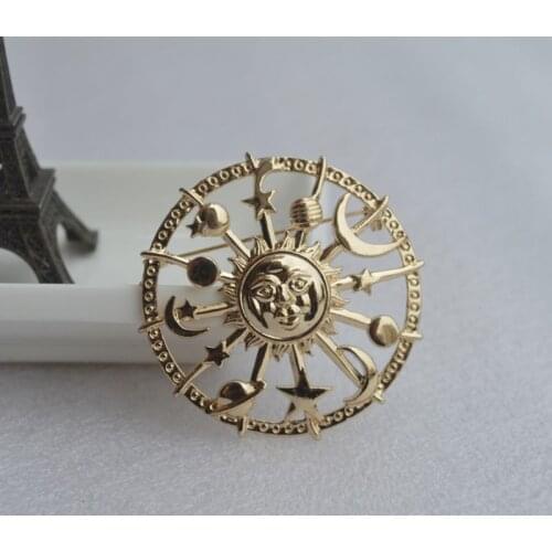 Golden Star Moon Sun Galaxies Rudder Brooch Round Cosmic Couple Pewter Lapel Pins Fashion Jewelry Unisex