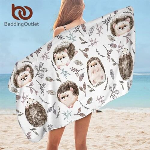 BeddingOutlet Hedgehog Bath Towel For Bathroom Autumn Leaf Microfiber Beach Towel for Adults Brown Cartoon Animal Blanket